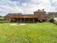 Prachtig gerenoveerde dorpsschool in Bure (Tellin) 3