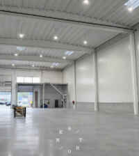 Ruim magazijn van 1.174 m² te huur nabij E17 in Waregem 1